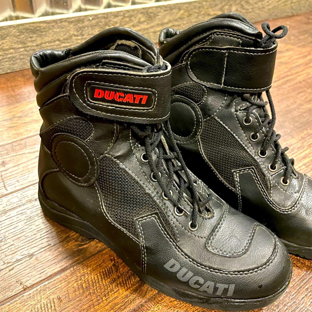 Ducati women’s black leather motorcycle boots EU size 39